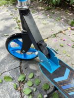 Patinete dobrável ajustável em metal: leve, resistente, portátil e ideal para lazer, transporte e diversão até 100kg - Imagem 3