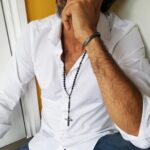 Terço Espiritual em Hematita: força, proteção pessoal e bolsa de veludo inclusa, ideal para uso unissex premium. - Imagem 3