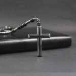 Terço Espiritual em Hematita: força, proteção pessoal e bolsa de veludo inclusa, ideal para uso unissex premium. - Imagem 8