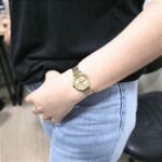 Relógio Technos Feminino Mini Dourado: design elegante e delicado para um visual sofisticado no dia a dia. - Imagem 6