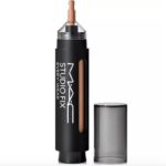 Corretivo M·A·C Studio Fix All Over Face Pen: cobertura média a alta, acabamento natural mate e duração de até 36 horas.