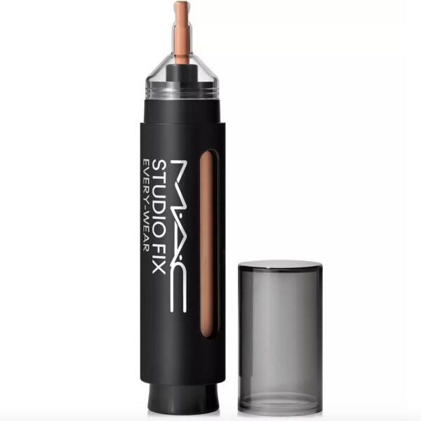 Corretivo M·A·C Studio Fix All Over Face Pen: cobertura média a alta, acabamento natural mate e duração de até 36 horas.