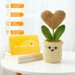 Cesta de presente relaxante para mulheres com caneca, vela, sabonete, bomba de banho e meias para autocuidado e bem-estar - Imagem 4