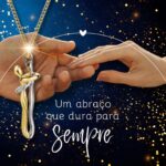 Colar Feminino Abraço Eterno: símbolo de afeto com pingente dourado de cobre, delicado e ideal para presentear. - Imagem 2