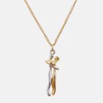 Colar Feminino Abraço Eterno: símbolo de afeto com pingente dourado de cobre, delicado e ideal para presentear. - Imagem 8