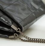 Bolsa de ombro de couro preta com corrente: estilo retrô, grande e prática para o dia a dia - Imagem 5