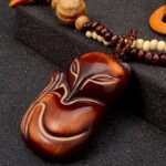 Colar Étnico Foxy em Madeira Ébano: estilo artesanal unissex, espiritual e elegante, com bolsa de veludo. - Imagem 6
