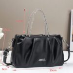 Bolsa Feminina Nuvem com detalhes plissados: elegante, quadrada e versátil para mão, ombro ou transversal. - Imagem 3