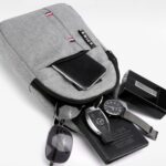 Mini Mochila Tiracolo Impermeável Unissex com Saída para Fone, leve e prática para academia e dia a dia - Imagem 5