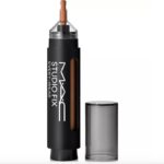 Corretivo M·A·C Studio Fix All Over Face Pen: cobertura média a alta, acabamento matte natural e duração de até 36h.