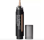 Corretivo M·A·C Studio Fix All Over Face Pen: cobertura média a alta, acabamento natural matte e até 36h de duração.