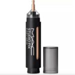 Corretivo M·A·C Studio Fix All Over Face Pen: cobertura média a alta, acabamento natural matte e até 36h de duração.