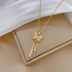Colar Feminino Metamorfosis Borboleta com Zircônias: elegante, antialérgico e versátil para valorizar sua transformação. - Imagem 9