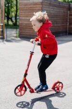 DAKOTT Ferrari Kids: patinete dobrável com rodas 200 mm, absorção de choque e liberação rápida, ideal para adultos e adolescentes - Imagem 6
