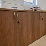 Kit 2 Fechadura 22mm Cromada para Gavetas e Armários: segurança prática com chave reserva e fácil instalação. - Imagem 3