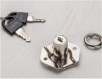 Kit 2 Fechadura 22mm Cromada para Gavetas e Armários: segurança prática com chave reserva e fácil instalação. - Imagem 5