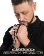Rosário feito à mão de madeira com cruz de metal, presente católico ou cristão com bolsa vermelha - Imagem 7