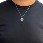 Colar São Bento em aço inox prateado: presente durável e versátil para homens e mulheres - Imagem 7
