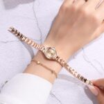 Lvpai Relógio Feminino Mini Dourado Rosé: luxo, estilo e resistência à água em um design elegante e compacto - Imagem 4