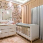 Berço Cozy Branco com Carvalho: vira mini cama, com 3 alturas e selo INMETRO. - Imagem 3