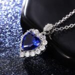 Colar Coração do Oceano minimalista com zircônias e bolsa de veludo: elegância e brilho para comprar já - Imagem 6