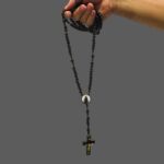 Terço Rosário Completo Nossa Senhora Aparecida: 20 mistérios, madeira imbuia e 200 contas para orações e devoção. - Imagem 3
