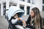 Thule Shine City: carrinho compacto, leve e dobrável com uma mão, ideal para mobilidade urbana com conforto e praticidade. - Imagem 11