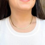 Gargantilha Colar Feminino Fita Laminada Dourado em Aço Inox: elegante, resistente e ideal para valorizar qualquer look. - Imagem 4