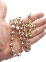 Nazareth Store Terço Católico Rosa com Medalha de Santa Maria e Cruz Dourada - Imagem 3