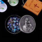 Rosário católico feminino feito à mão, pérola roxa azul, ideal para primeira comunhão e presentes cristãos. - Imagem 3