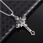 Colar Crucifixo com Medalha de São Bento em Aço Inoxidável Prateado: proteção, fé e estilo unissex com corrente de 60cm. - Imagem 7