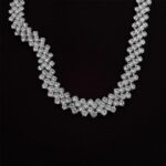 Choker Glow Luxe cravejada em zircônias: brilho intenso e luxo para elevar seu visual com elegância. - Imagem 6