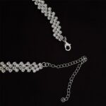Choker Glow Luxe cravejada em zircônias: brilho intenso e luxo para elevar seu visual com elegância. - Imagem 8