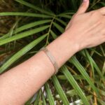 Pulseira Bracelete Esteira Malha Folheada Ouro 18k: elegância sofisticada para valorizar seu look com brilho duradouro. - Imagem 3