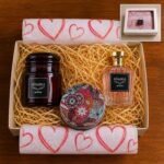 Kit Presente DUADELI Pas de Déesses 4 itens: vela aromática, frasco decorativo, sais de banho e caixa pronta para presentear. - Imagem 7