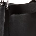 Bolsa Calvin Klein Reyna Novelty tripla: organização, segurança e estilo para o dia a dia. - Imagem 6