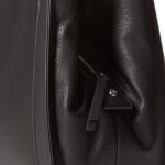 Bolsa Calvin Klein Reyna Novelty tripla: organização, segurança e estilo para o dia a dia. - Imagem 7