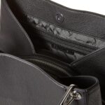 Bolsa Calvin Klein Reyna Novelty tripla: organização, segurança e estilo para o dia a dia. - Imagem 8