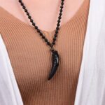 Colar Dente de Predador em Obsidiana Negra: proteção espiritual, força e equilíbrio, 70cm, unissex, com bolsa de veludo - Imagem 4