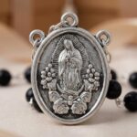 Rosário católico de pérola de vidro 6 mm, com Nossa Senhora de Guadalupe e caixa de presente: fé e proteção para homens e mulheres - Imagem 4