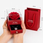 Kit Presente Dia dos Namorados com rosa, colar, touca de cetim e sacola premium pronta para presentear com charme e romantismo. - Imagem 9