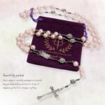 Rosário católico de pérolas, rosas e hematita: oração elegante, feito à mão, ideal para presente e uso diário. - Imagem 7