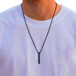 Colar masculino em aço inox antialérgico, não escurece e pode molhar, com pingente moderno e elegante. - Imagem 3