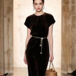 Cinto feminino de couro com flor metálica e corrente, estilo plus size para jeans e looks sociais elegantes - Imagem 4