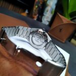 Relógio Masculino Orient Automático Skeleton Prateado: estilo sofisticado e mecanismo aparente para quem busca elegância e autenticidade. - Imagem 4