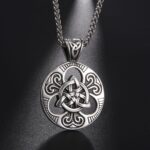 Colar Masculino Triquetra em Aço Inoxidável 60cm: amuleto celta de proteção e estilo, com bolsa de veludo. - Imagem 7
