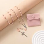 Rosário católico para mulheres e meninas: presente de confirmação com pérolas artificiais de 6 mm e bolsa inclusa - Imagem 3