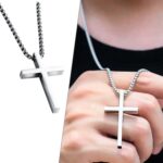 Corrente colar com pingente de cruz em aço inox, estilo masculino, resistente e elegante para uso diário. - Imagem 4