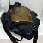 Bolsa tiracolo feminina compacta e versátil para trabalho, viagem e uso diário, com espaço ideal para itens essenciais. - Imagem 6