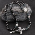 Rosário de São Bento HanlinCC em Paracord resistente com contas de metal grandes, ideal para homens e devoção católica - Imagem 8
